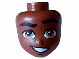 Mini Doll, Friends, hoofd met dikke, zwarte wenkbrauwen, omhooggetrokken linkeroog, donkerbruine ogen, kuiltje in de kin en scheve, open mond glimlach