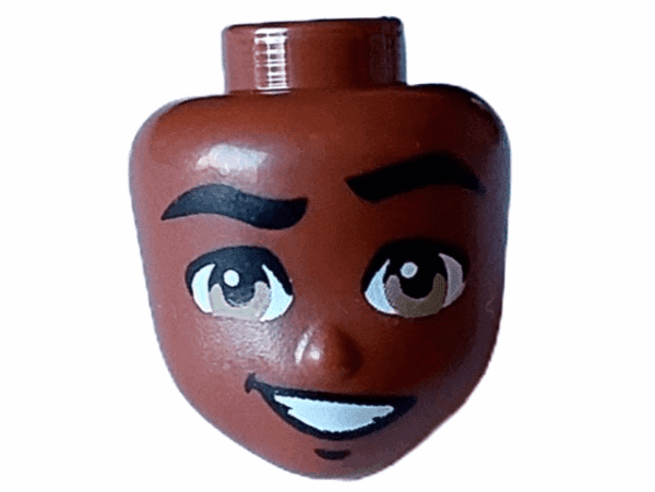 Mini Doll, Friends, hoofd met dikke, zwarte wenkbrauwen, omhooggetrokken linkeroog, donkerbruine ogen, kuiltje in de kin en scheve, open mond glimlach